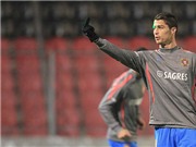 Bóng đá anh, ngoại hạng anh, lịch thi đấu euro 2012, Cổ động viên lại lấy Messi ra chọc tức Ronaldo 